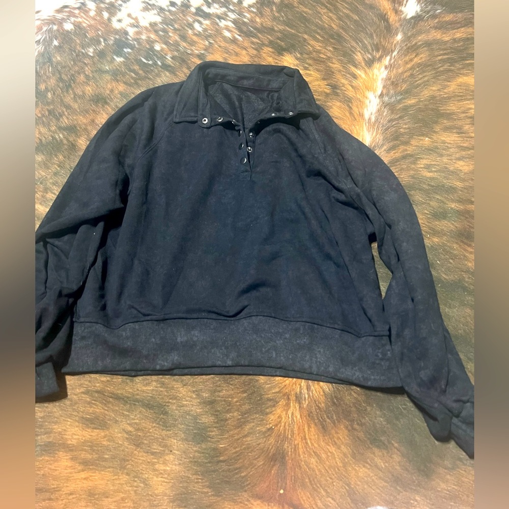 Boutique black pullover size medium